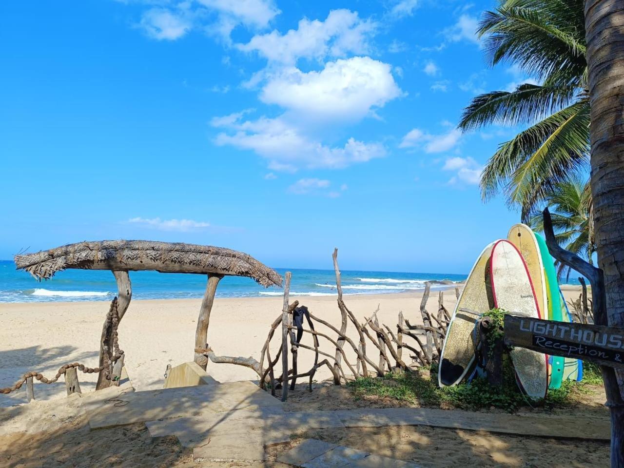 Light House Beach Hut Komari Экстерьер фото