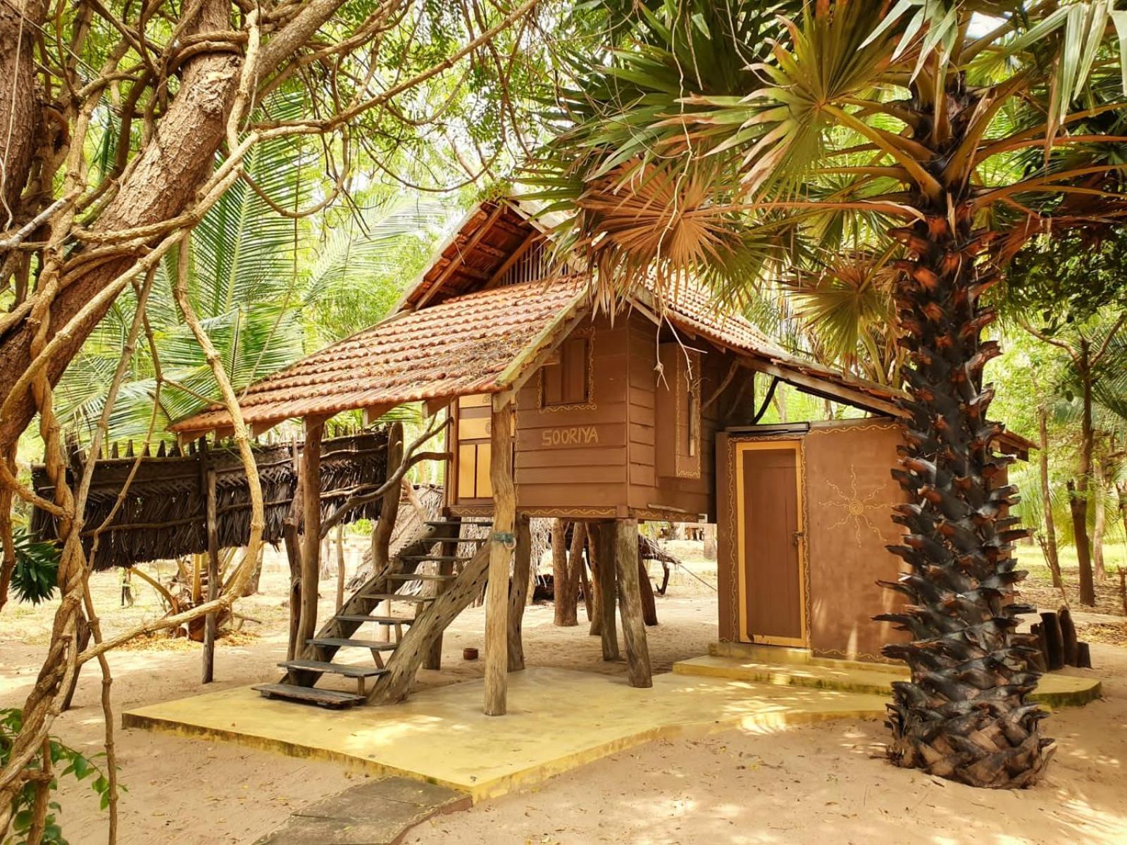 Light House Beach Hut Komari Экстерьер фото