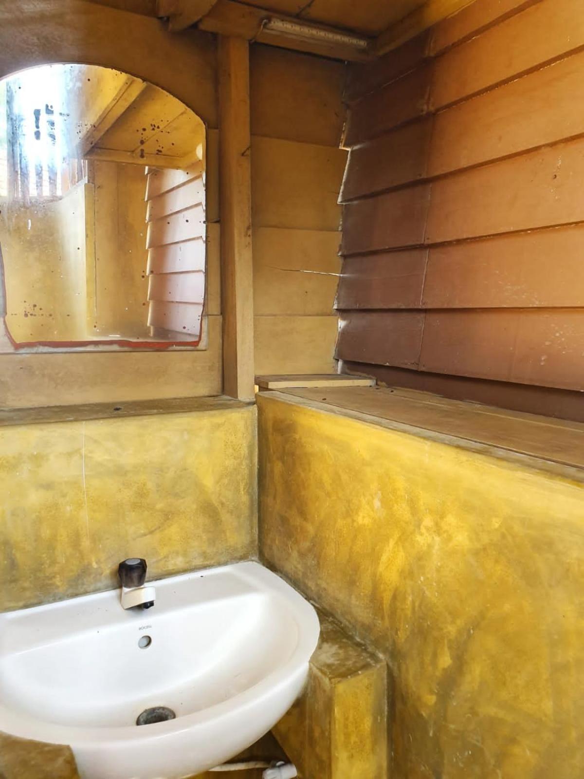 Light House Beach Hut Komari Экстерьер фото