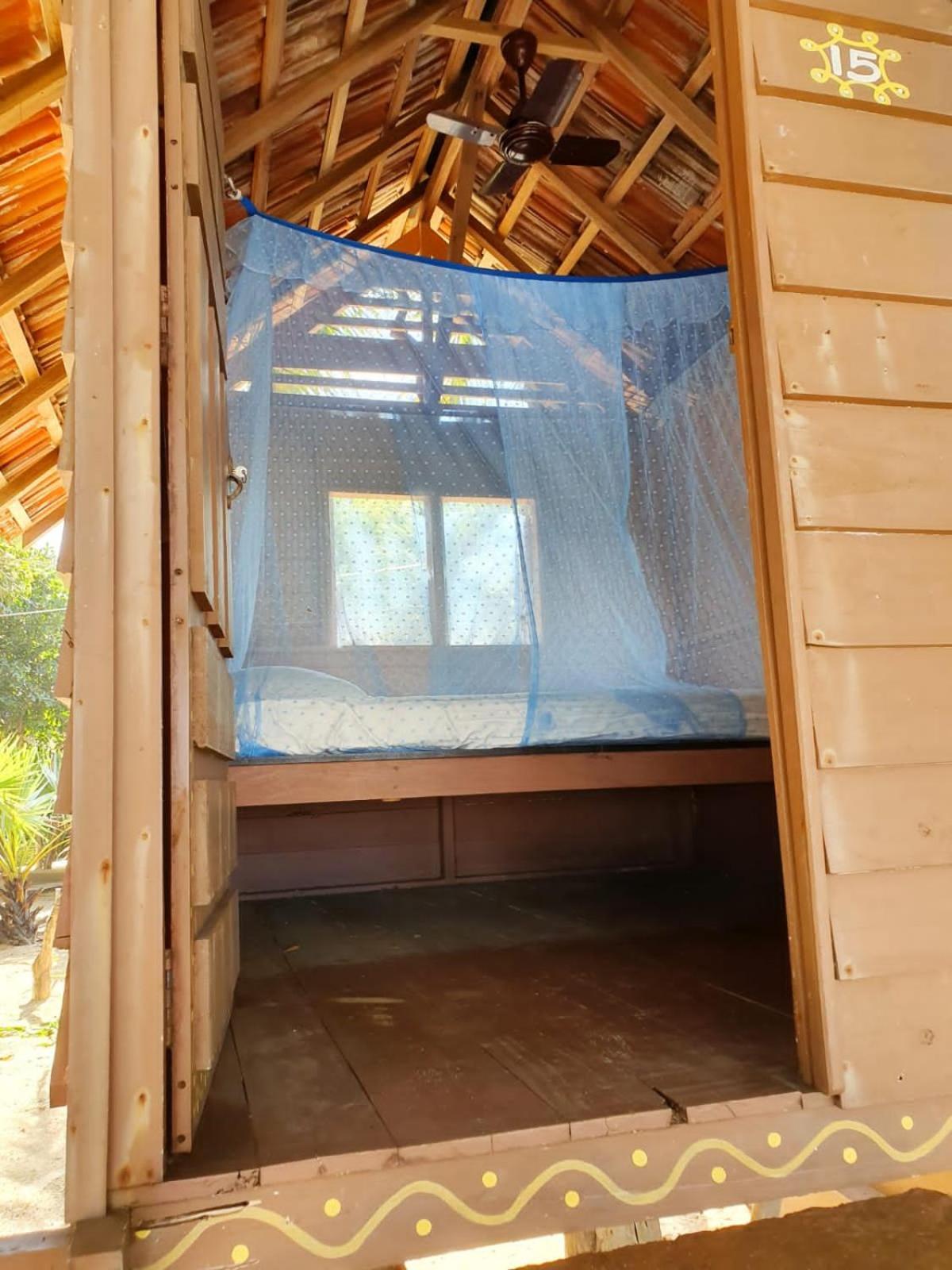 Light House Beach Hut Komari Экстерьер фото
