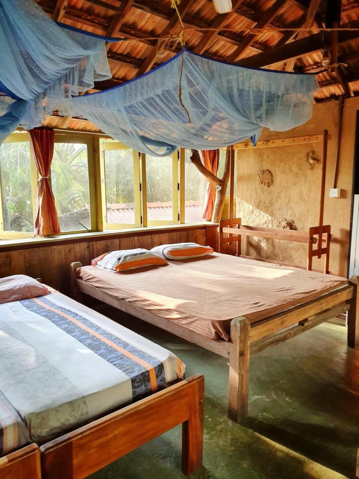 Light House Beach Hut Komari Экстерьер фото