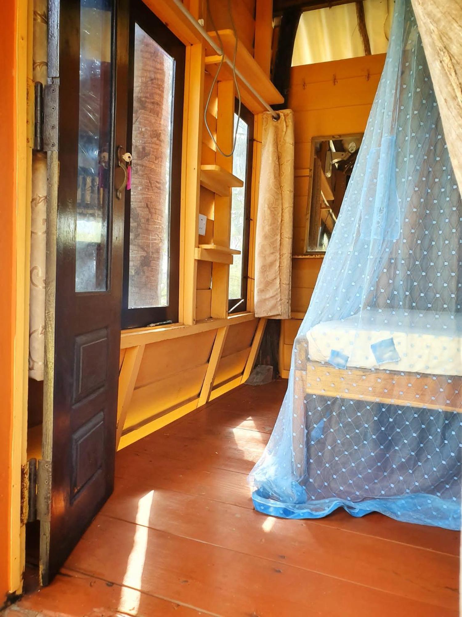 Light House Beach Hut Komari Экстерьер фото