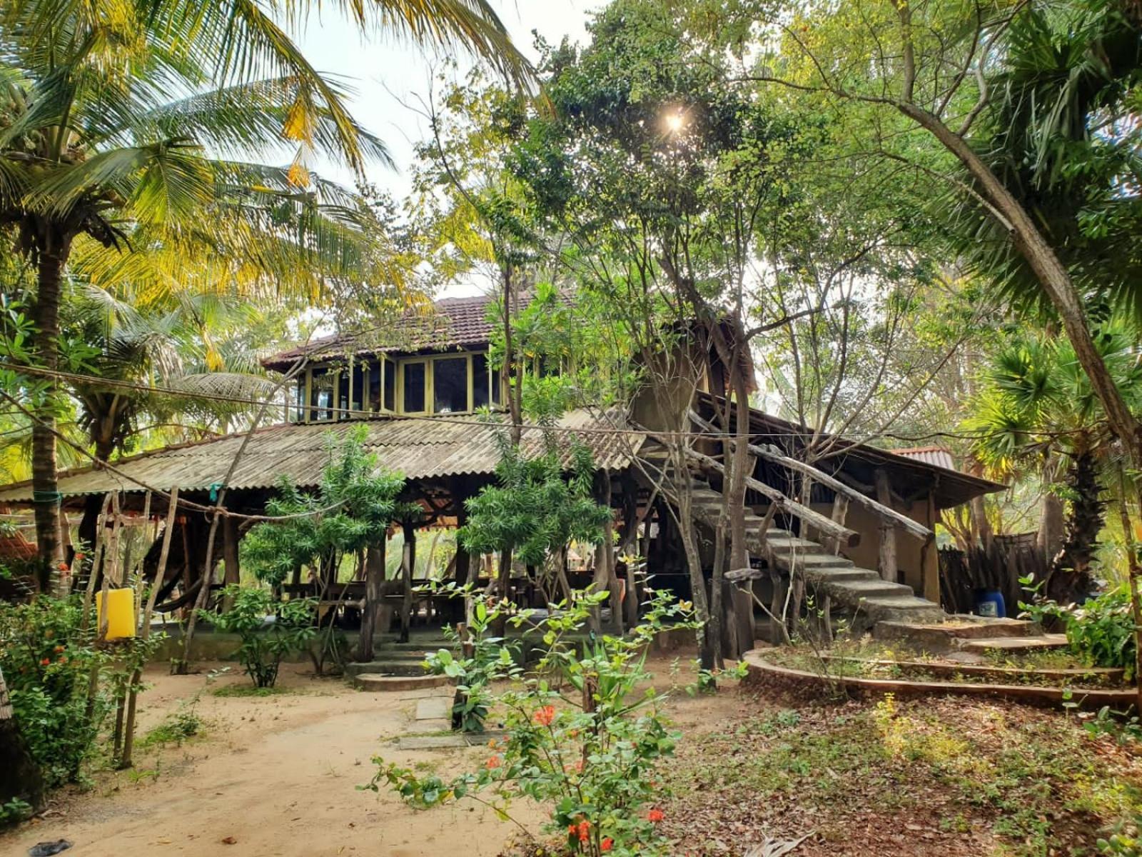 Light House Beach Hut Komari Экстерьер фото