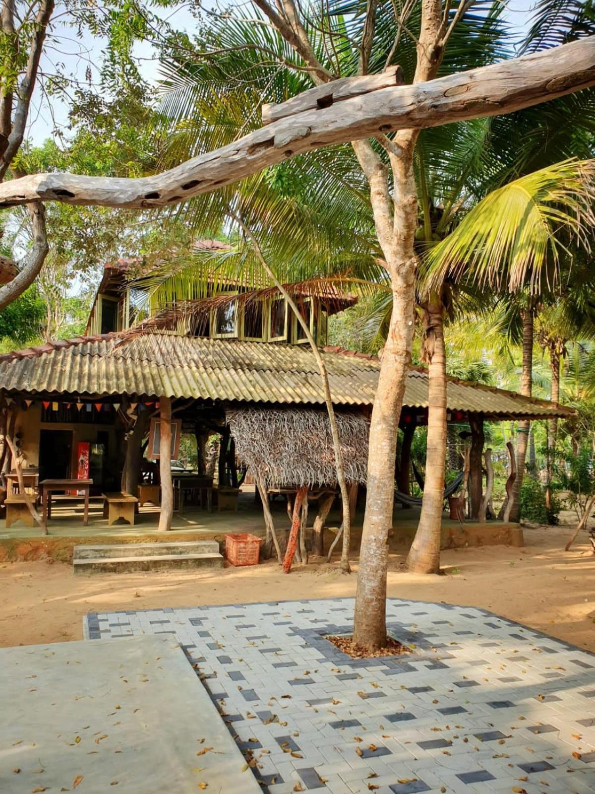 Light House Beach Hut Komari Экстерьер фото