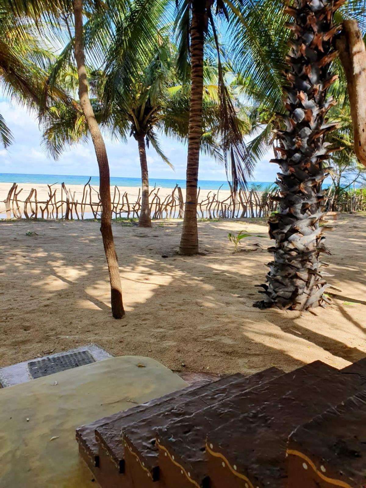 Light House Beach Hut Komari Экстерьер фото
