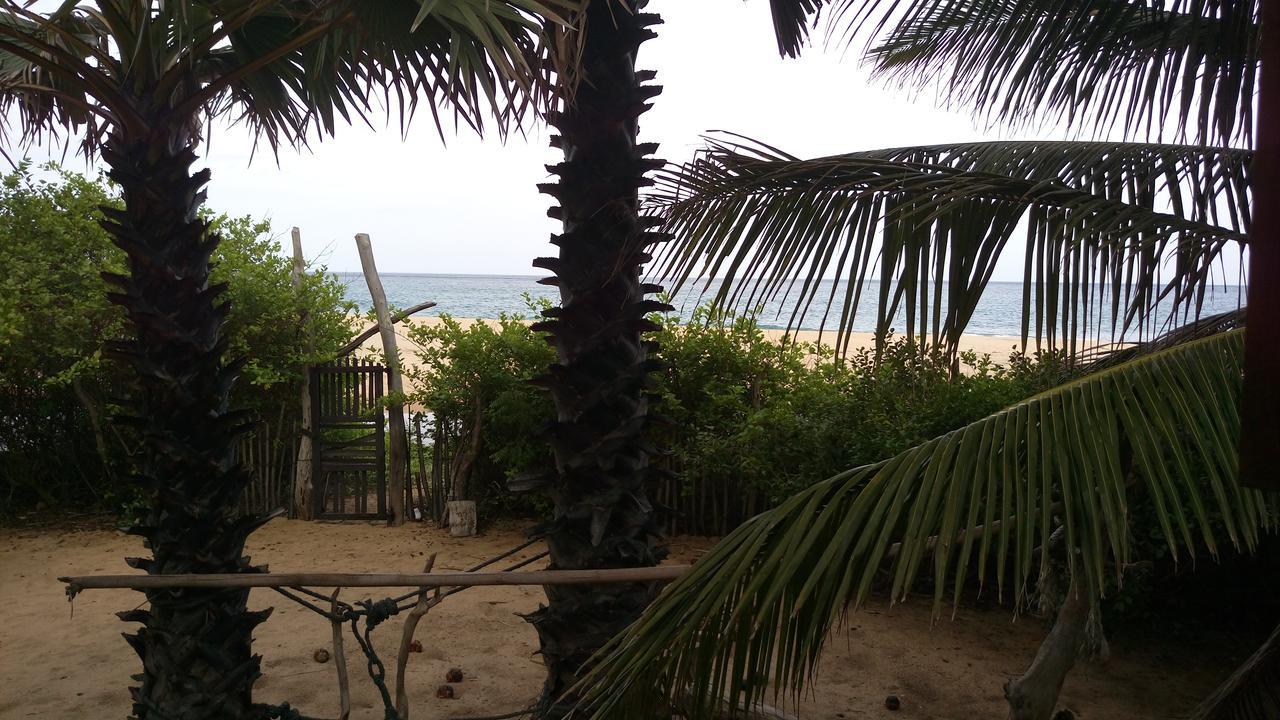 Light House Beach Hut Komari Экстерьер фото
