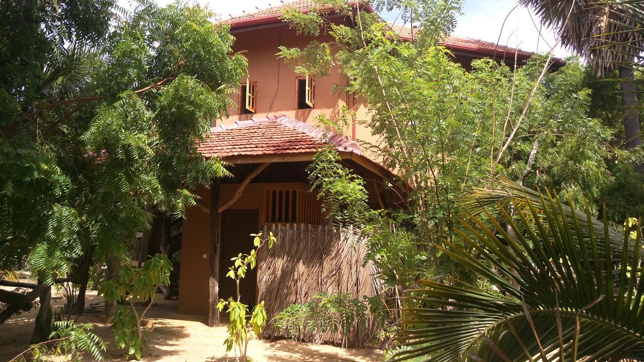 Light House Beach Hut Komari Экстерьер фото