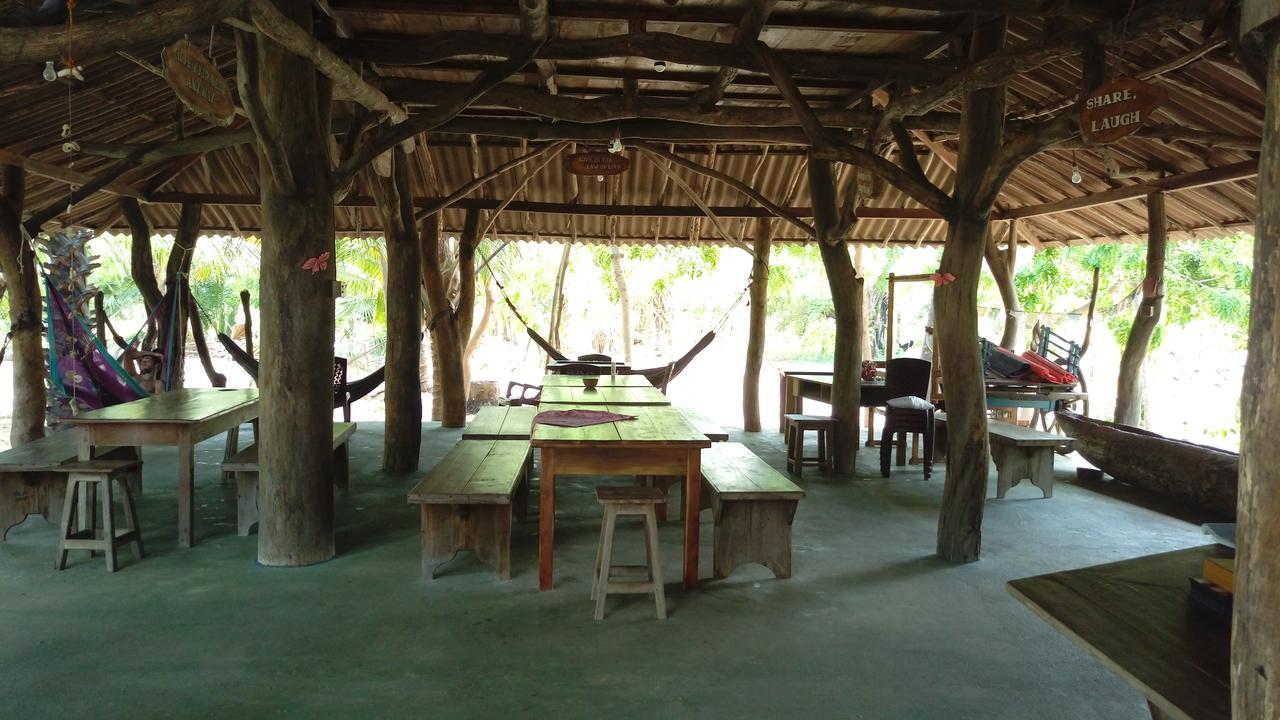 Light House Beach Hut Komari Экстерьер фото