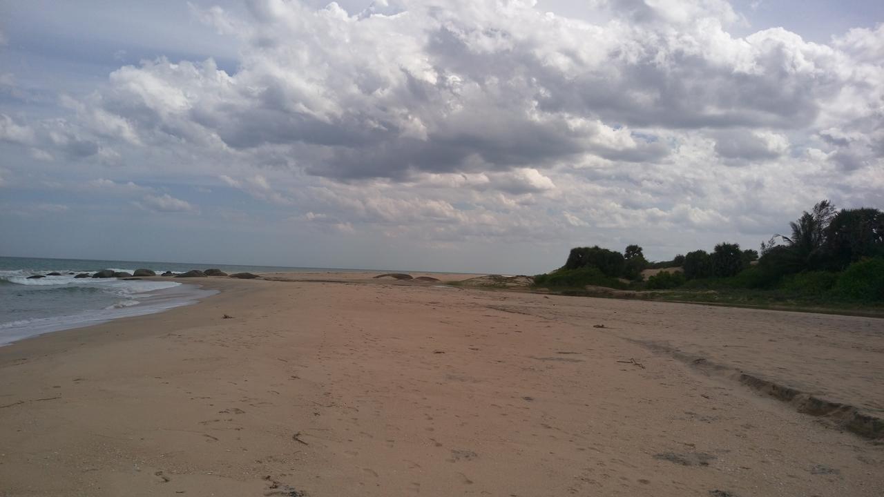 Light House Beach Hut Komari Экстерьер фото