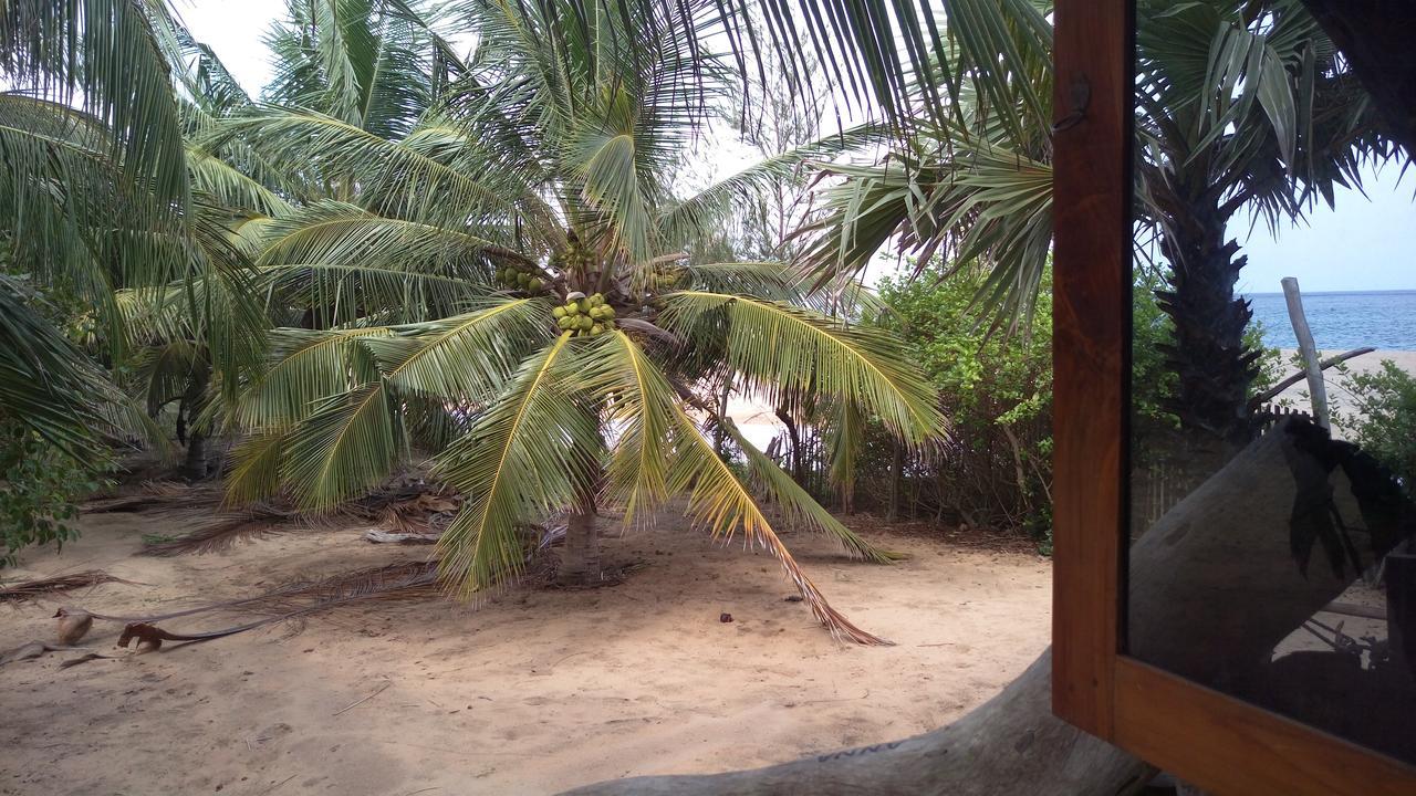 Light House Beach Hut Komari Экстерьер фото