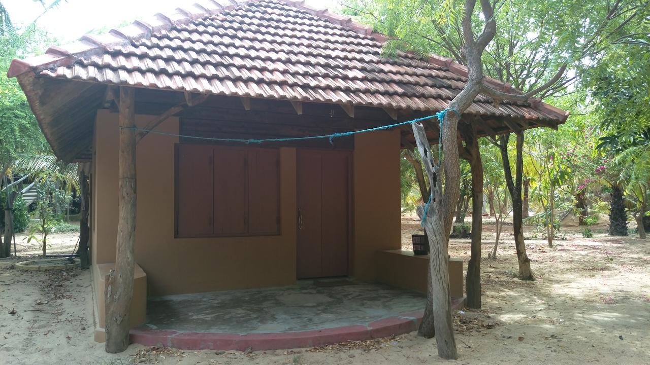 Light House Beach Hut Komari Экстерьер фото