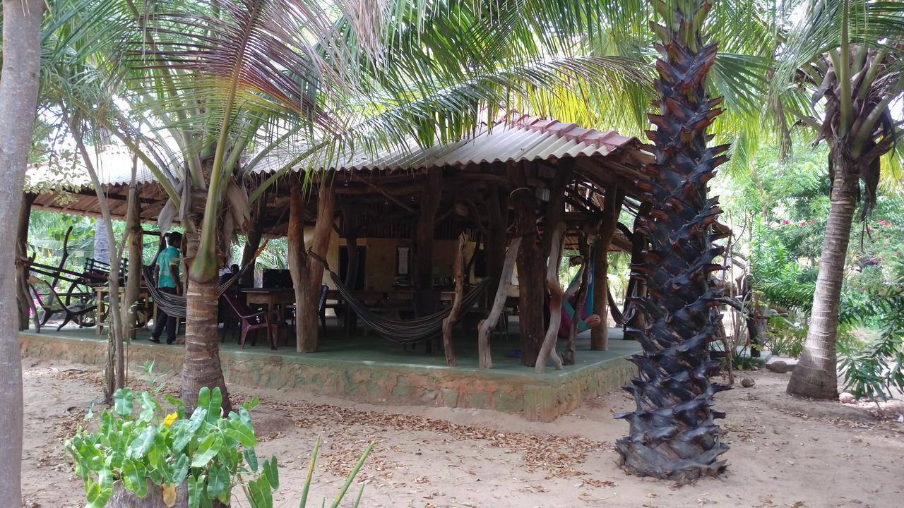 Light House Beach Hut Komari Экстерьер фото