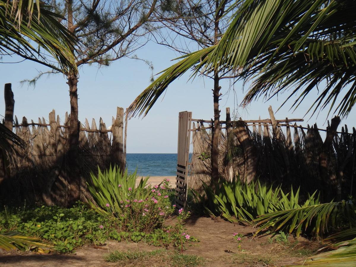 Light House Beach Hut Komari Экстерьер фото